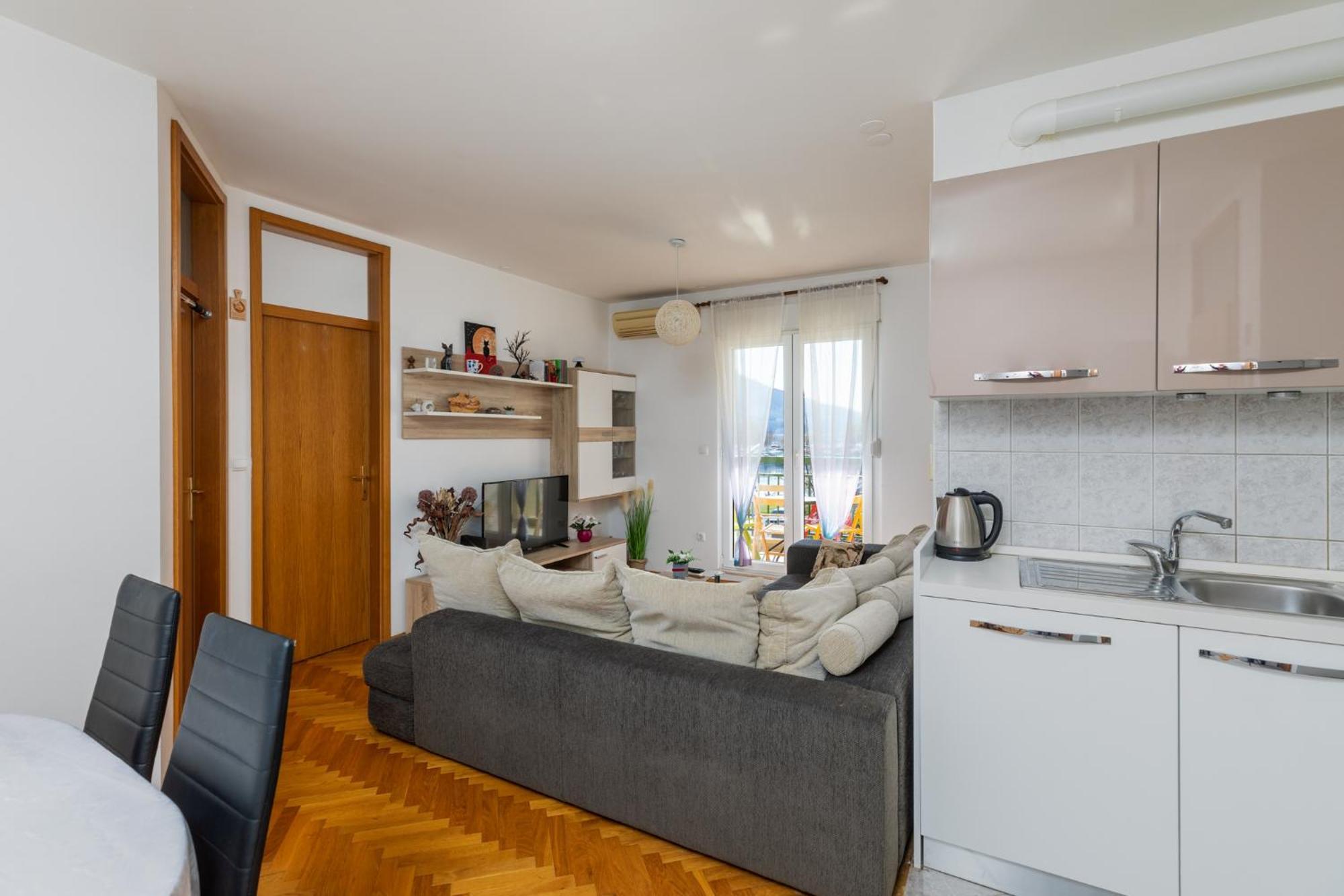 Apartment Marijo Omiš Exterior foto